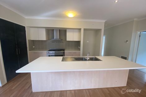 Property photo of 3 Kilburn Place Pakenham VIC 3810
