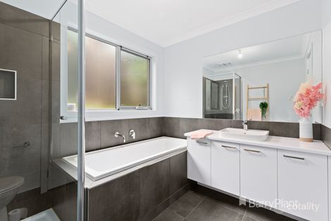 2 Robyns Way, Montrose, VIC 3765