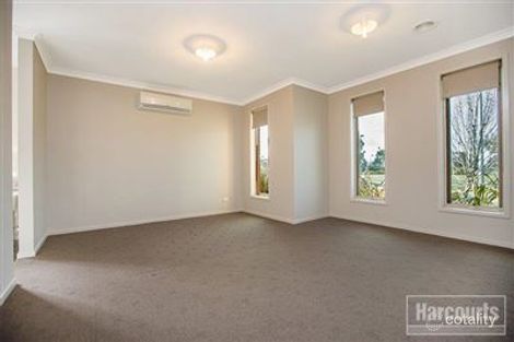 Property photo of 44 Webster Way Pakenham VIC 3810