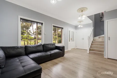 Property photo of 11 Klein Crescent Roxburgh Park VIC 3064