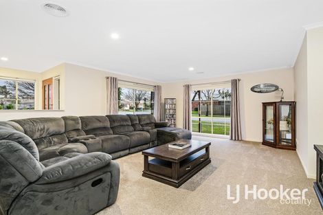 Property photo of 37 Parkwood Avenue Narre Warren South VIC 3805