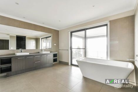 Property photo of 8 Shiraz Crescent Point Cook VIC 3030