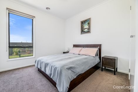 Property photo of 19 Fleuve Rise Clyde North VIC 3978