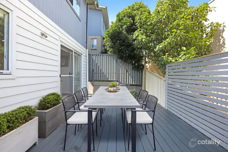 Property photo of 2/25 Yarle Crescent Flinders NSW 2529