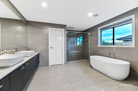 Property photo of 22 Bausch Street Berwick VIC 3806