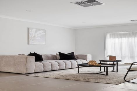 Property photo of 21 Graphite Crescent Wollert VIC 3750