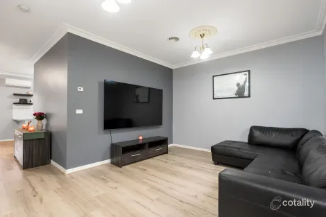 Property photo of 11 Klein Crescent Roxburgh Park VIC 3064