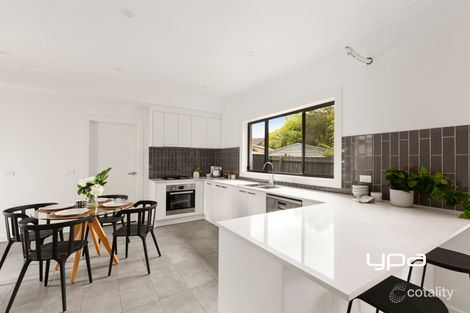 2/18 Heysen Dr, Sunbury, VIC 3429