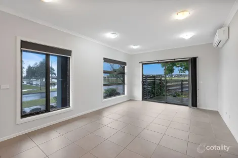 Property photo of 1 Plover Street Pakenham VIC 3810