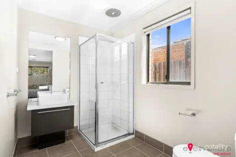 Property photo of 57 Rose Grange Boulevard Tarneit VIC 3029