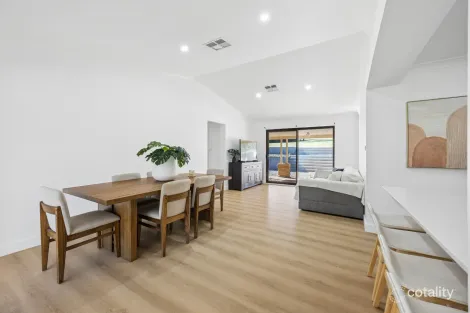 Property photo of 32 Willoughby Circuit Grasmere NSW 2570