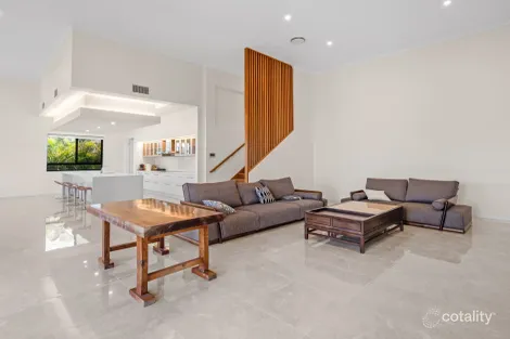 Property photo of 18 Southview Crescent Carindale QLD 4152