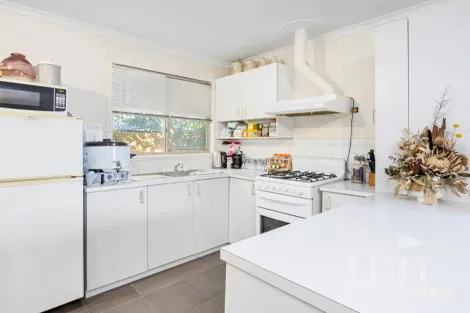 Property photo of 27 Currawong Street Mornington VIC 3931