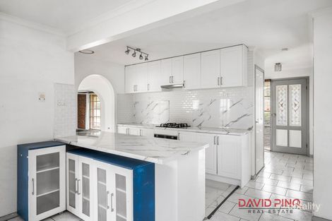 Property photo of 28 White Avenue Romsey VIC 3434