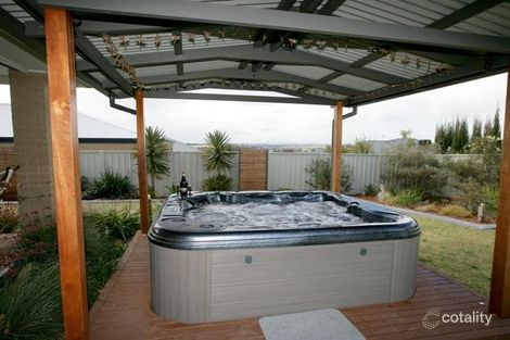 Property photo of 15 Dundale Crescent Estella NSW 2650
