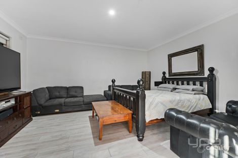 Property photo of 12 Barclay Close Gladstone Park VIC 3043