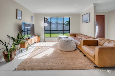 17 Yering Pl, Wynnum West, QLD 4178
