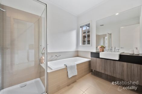 Property photo of 9 Beaurepaire Drive Point Cook VIC 3030