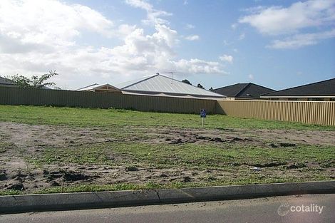 8 Fimister Pkwy, Canning Vale, WA 6155