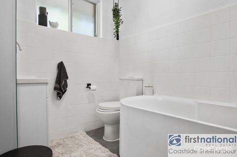 Property photo of 4/6 Peterborough Avenue Lake Illawarra NSW 2528