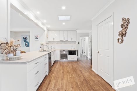 Property photo of 5 Legerwood Road Narre Warren North VIC 3804