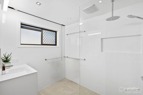 Property photo of 15 Lowanna Drive Ashmore QLD 4214