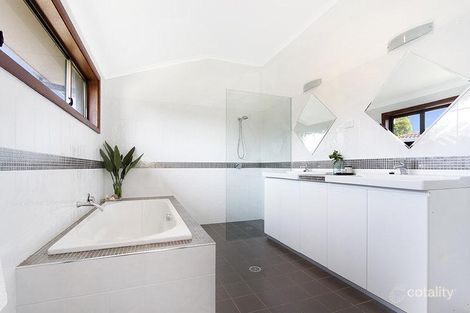 Property photo of 3 Koombala Grove Cordeaux Heights NSW 2526