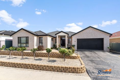 Property photo of 32 The Heights Hillvue NSW 2340