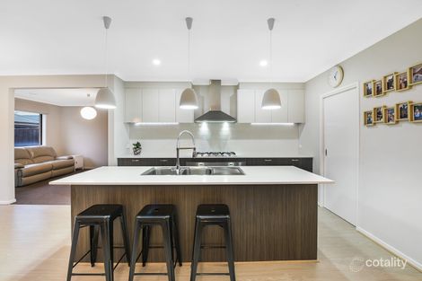 Property photo of 13 Carisbrooke Way Clyde North VIC 3978