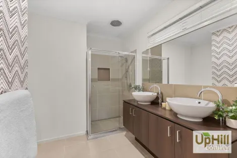 Property photo of 10 Celsius Drive Cranbourne North VIC 3977