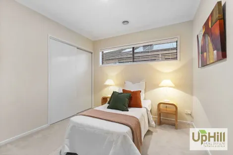 Property photo of 10 Celsius Drive Cranbourne North VIC 3977