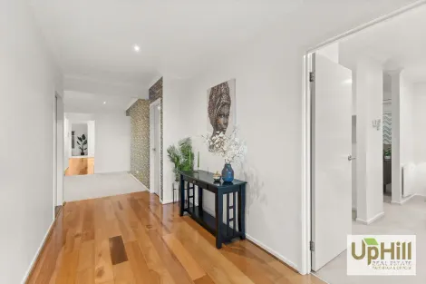 Property photo of 10 Celsius Drive Cranbourne North VIC 3977