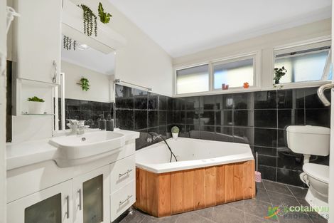 Property photo of 32 Clifton Grove Lalor VIC 3075