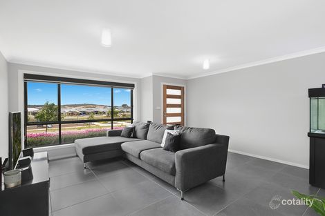 Property photo of 33 Kavangal Circuit Ngunnawal ACT 2913