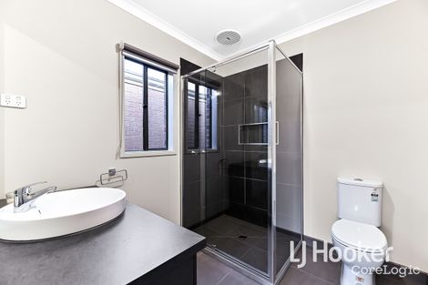 Property photo of 10 Shawshank Avenue Clyde VIC 3978