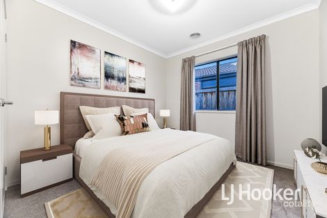 Property photo of 10 Shawshank Avenue Clyde VIC 3978