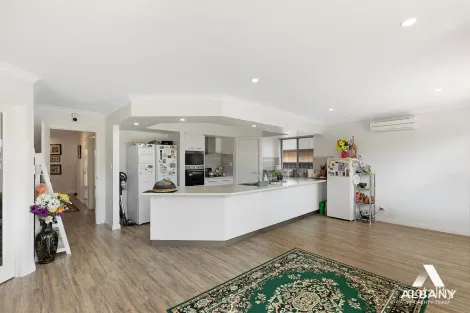 Property photo of 10 Hogarth Road McKail WA 6330