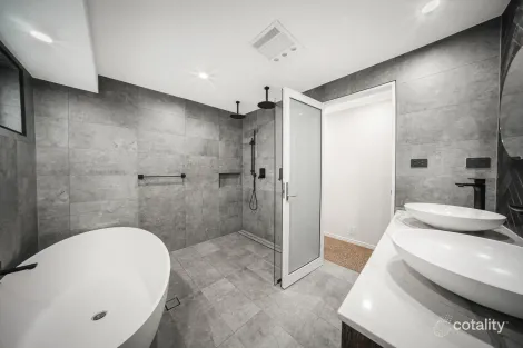 Property photo of 5 Calaria Close Edensor Park NSW 2176
