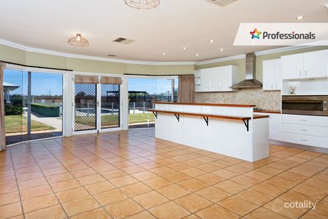 Property photo of 2 Tamarind Place Lake Albert NSW 2650