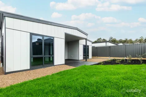 Property photo of 10 Niseko Crescent Pakenham VIC 3810