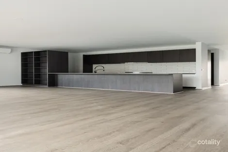 Property photo of 10 Niseko Crescent Pakenham VIC 3810