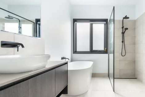 Property photo of 10 Niseko Crescent Pakenham VIC 3810