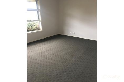 Property photo of 9 Aura Way Craigieburn VIC 3064