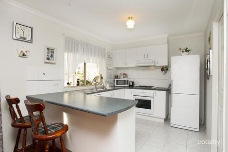 Property photo of 2 Parkside Close Caroline Springs VIC 3023