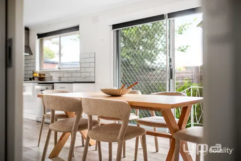 Property photo of 3 Cornwall Close Gladstone Park VIC 3043