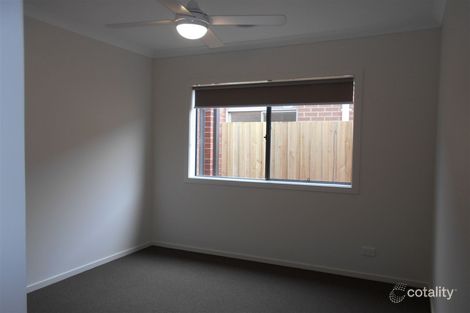 10 Strettle Cres, Cranbourne North, VIC 3977