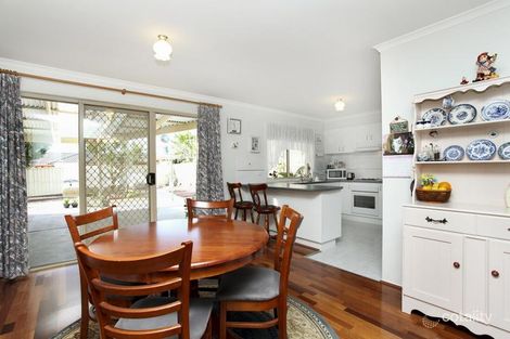 Property photo of 2 Parkside Close Caroline Springs VIC 3023