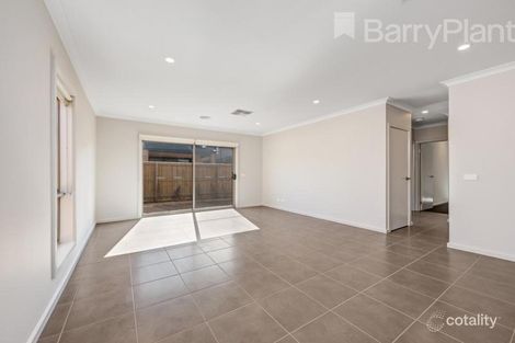 Property photo of 11 Nyanda Grove Werribee VIC 3030