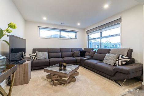 Property photo of 7 Savage Way Clyde North VIC 3978