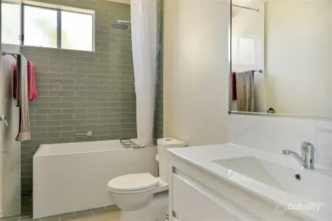 Property photo of 4 Kroombit Terrace New Auckland QLD 4680